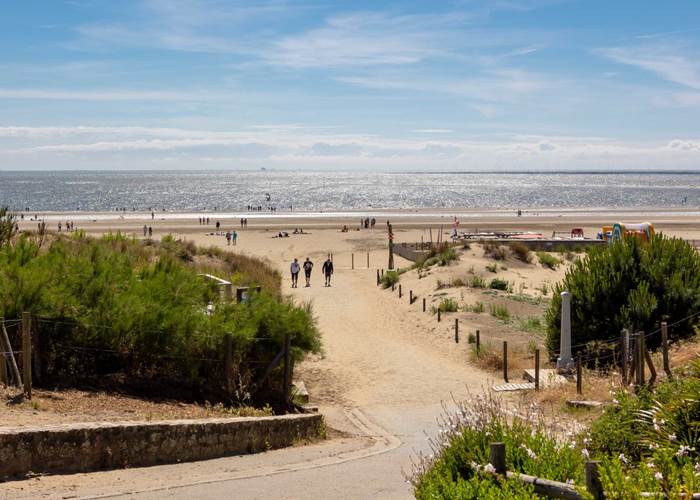 Descente vers la plage