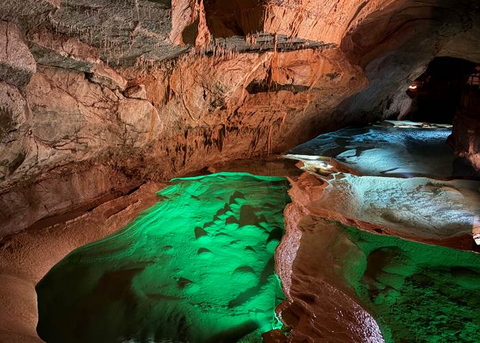 Les Mazets du Rouret - découverte de la Grotte La Cocalière