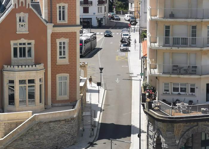 Vue depuis OCEAN 7 vers l'Office de tourisme