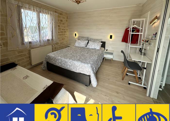 chambre-raphael-lit-queen-size_canapé-2-places_spacieuse_calme_lumineuse_mas-des-anges_soussans-margaux-medoc-bordeaux-pauillac-moulis-vignoble-accessibilite-LABEL.jpg