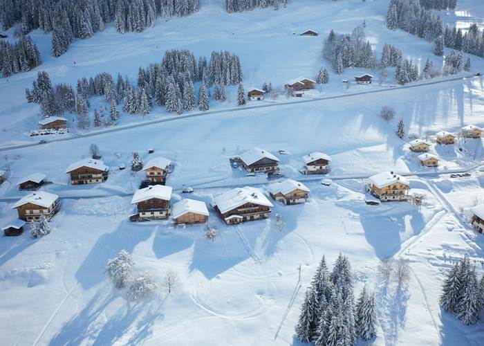 vue aerienne de la Ferme des Georgieres et des chalets d'Heidi
