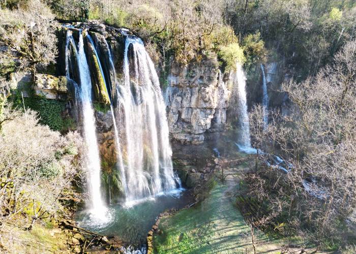 Cascade des Dards à 15mn du Manoir du Colombier