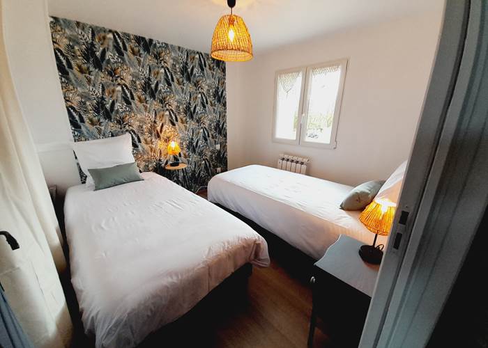 chambre du bas en mode lits séparés
