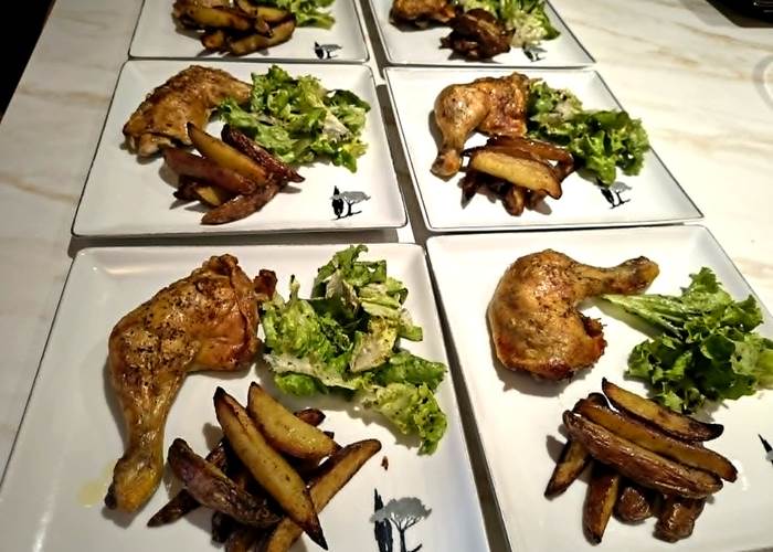 repas-convivial-table-hotes-aveyron