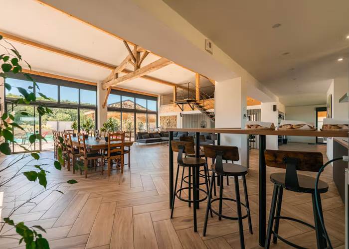 gîte, location de vacances, hébergement touristique, séjour, nuitée, maison de vacances, Lias, Bonrepose-sur-l'Aussonnelle, 32, Occitane, GERS, proche de forêt, centre-ville, pleine campagne, wifi, fibre optique, piscine jardin clos, terrasse, parking gratuit, cuisine équipée, barbecue, cheminée, climatisation, draps fournis, lave-linge, TV, Famille, groupe, grande capacité, 40 couchages, enfants bienvenus, séminaire, cousinade, randonneurs, amis, terrain de rugby, écrin d'amour , charme, authentique, luxe, insolite, calme, détente, nature, éco-responsable, durable, rénové, ancien, vue panoramique, atypique
