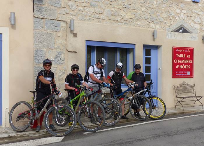 Auberge de 30 pas joyeux groupe