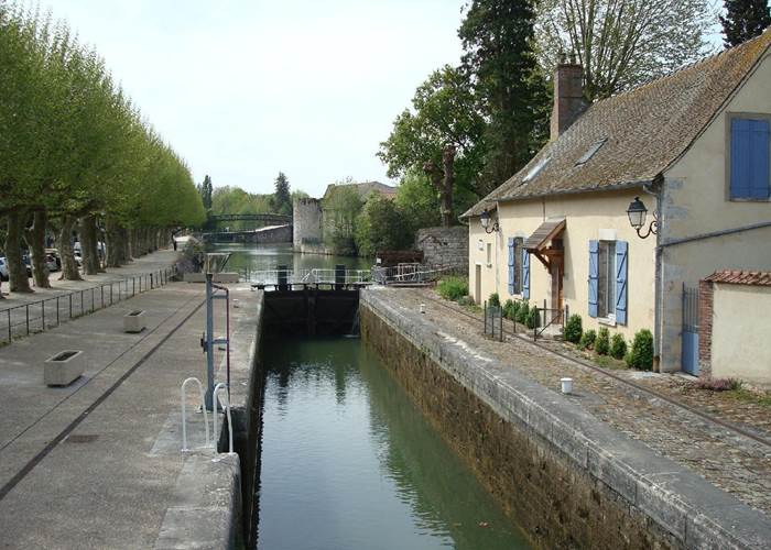 Canal de Briare (3 minutes à pied)