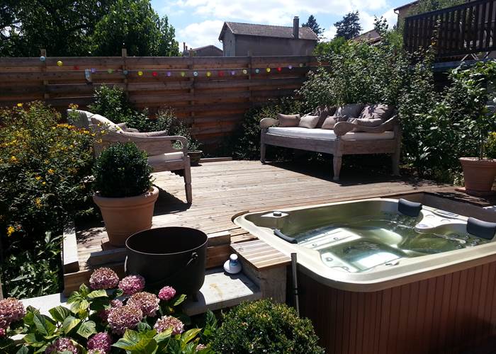 TERRASSE BALINAISE ET JACUZZI