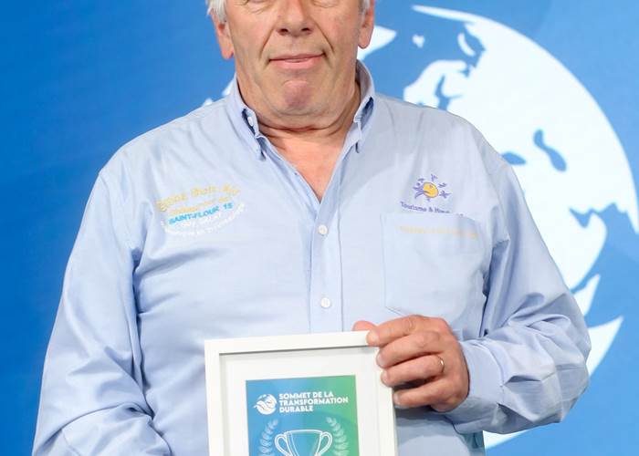 Remise de la distinction à Guy Salat - Gîtes Bon Air