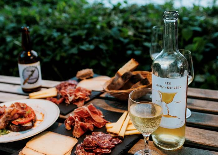 Guinguette, Plats à partager, Jazz, Concert, Produits locaux et frais, Vins Biodynamie, Nature, Vue sur Dordogne