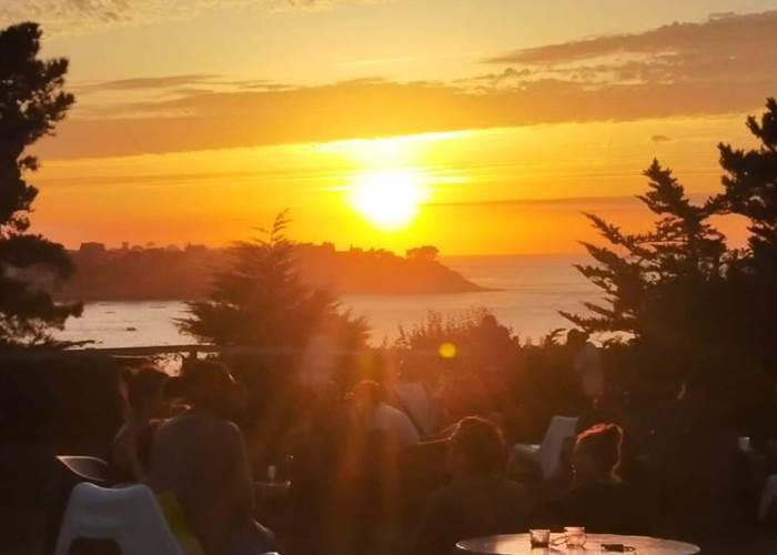 Le Point Zéro et son coucher de soleil sur Dinard (@ le Point Zéro)