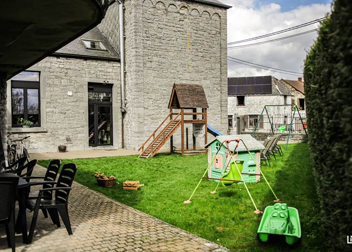 Terrasse couverte, jardin clos et les jeux de jardin
