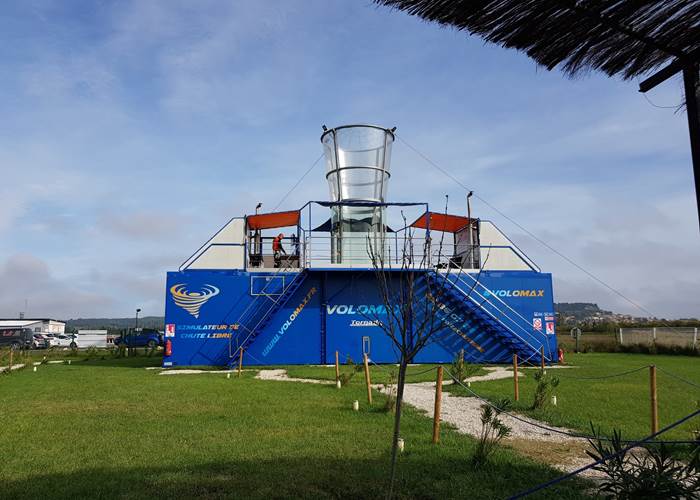 Structure Volomax simulateur de chute libre à Pujaut près d'Avignon