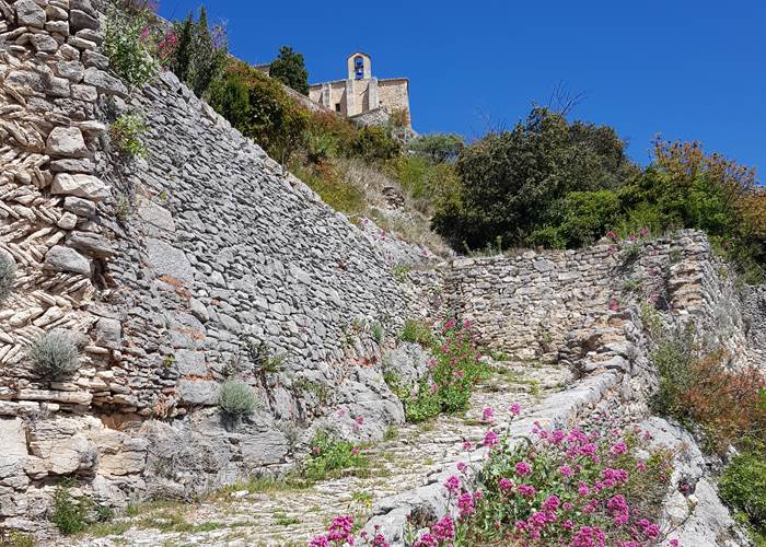 Sentier vers la chapelle de Saint Saturnin les Apt