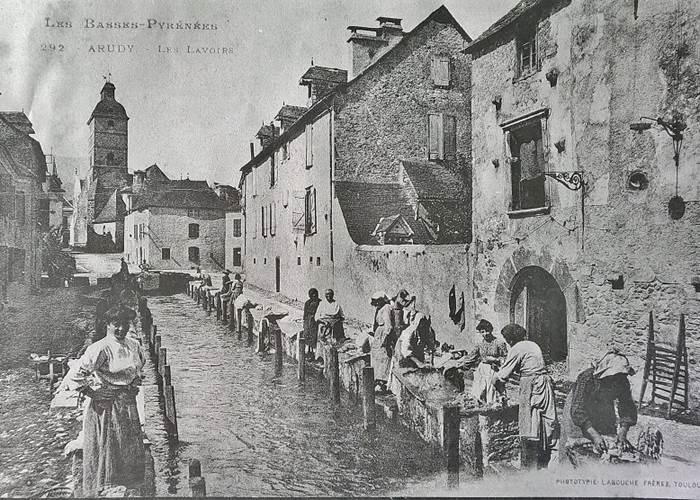 La rue du moulin au début du XXe siècle