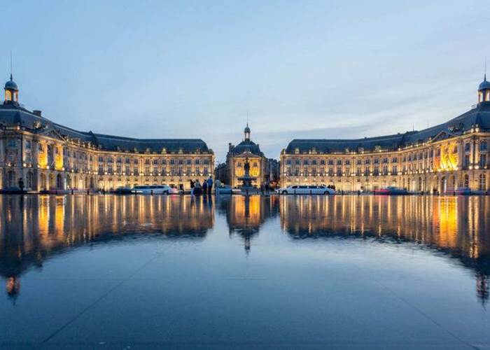 Le miroir d'eau Bordeaux à 1 heure de Locaplage Lanton