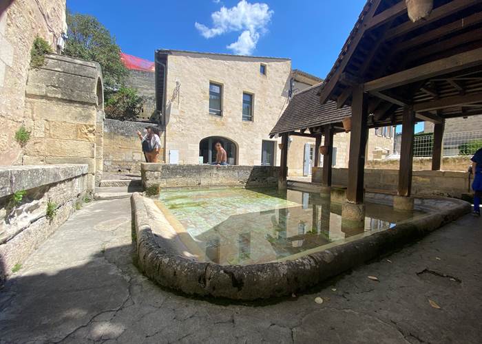 Lavoir-fontaine-roi-France-Saint-Emilion-Gironde