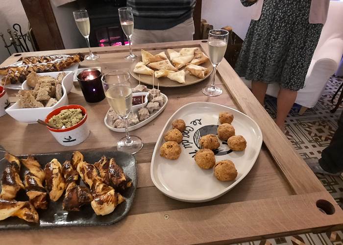 Bulles et mises en bouche festives à Le Coq du Nord-Mailhac