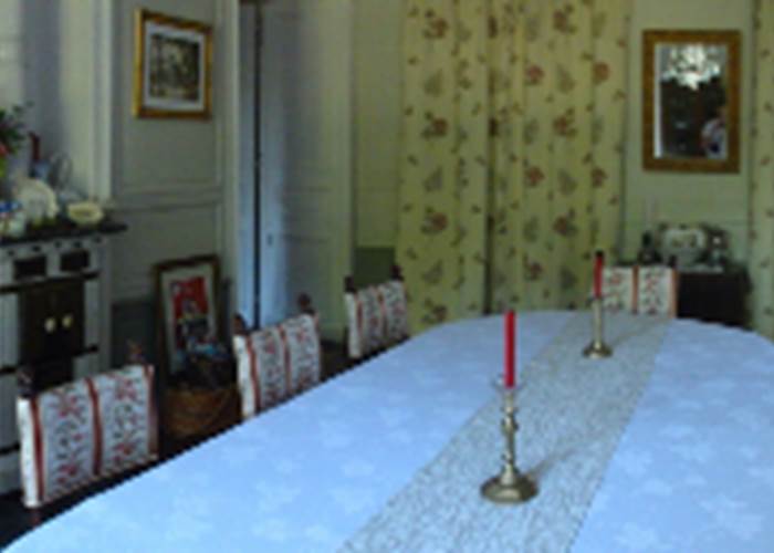 détail de la salle à manger du Clos!