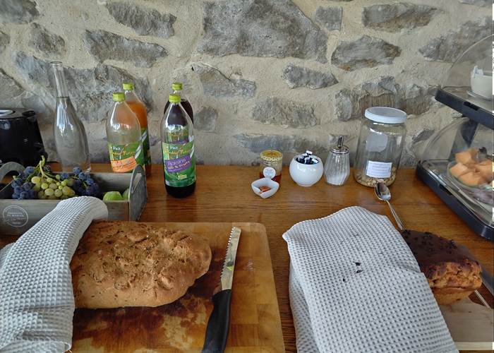 Petit déjeuner local et maison à Le Coq du Nord Mailhac