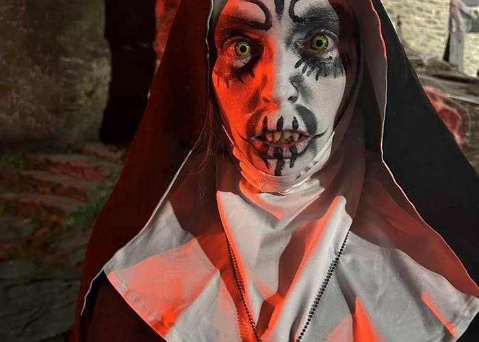 nonne effrayante halloween au château féodal de la roche-en-ardenne