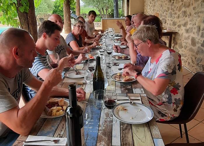 On se régale avec les bons produits locaux et les légumes du potager