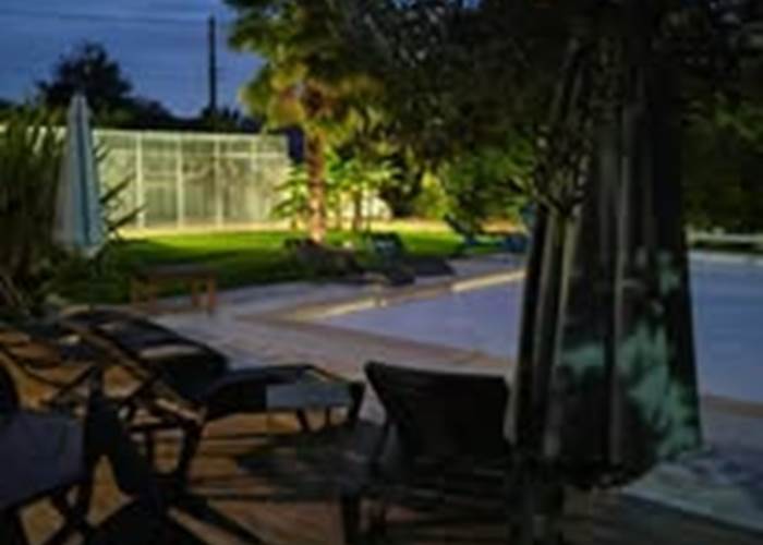 vue sur le jardin depuis le gîte à La Flèche