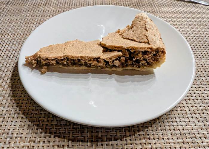 tarte-aux-noix-saisonnee-dessert-aveyron-table-hotes-centres.jpg