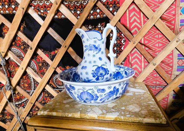 Broc de toilette à l'ancienne en céramique de la Grande Yourte