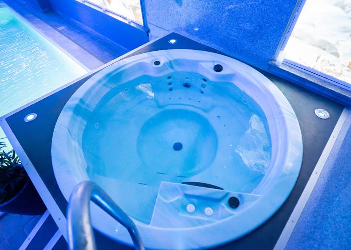 JACUZZI
