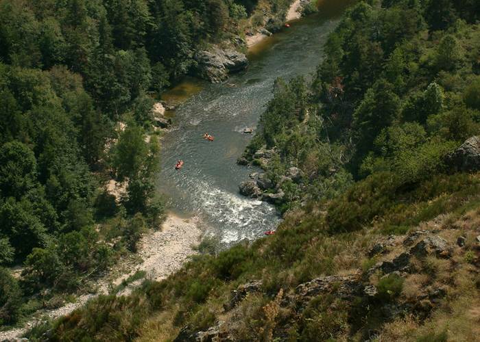 Canoë kayak dans les gorges de l'Allier