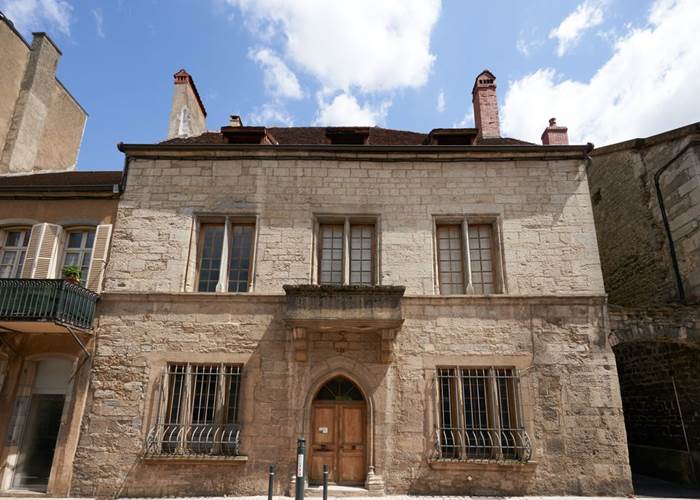 Façade côté Grande Rue du Clos Grimont