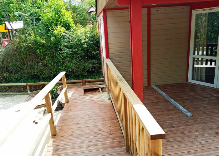 Une rampe d'accès flambant neuve