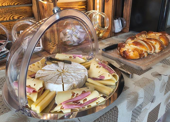 Petit-déjeuner buffet maison : ici, la journée commence sans se presser