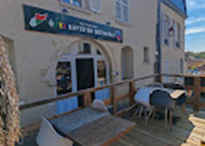 Une partie de la terrasse du restaurant O'Péi!