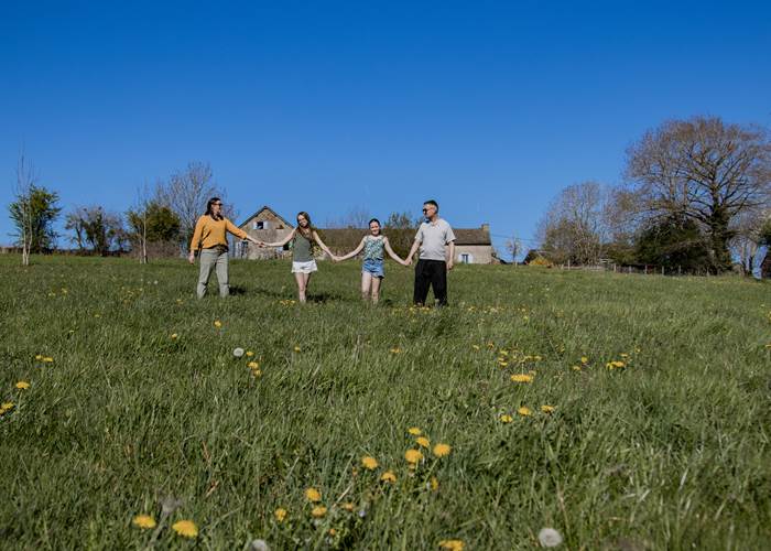 maison-hotes-famille-aveyron-nature.jpg