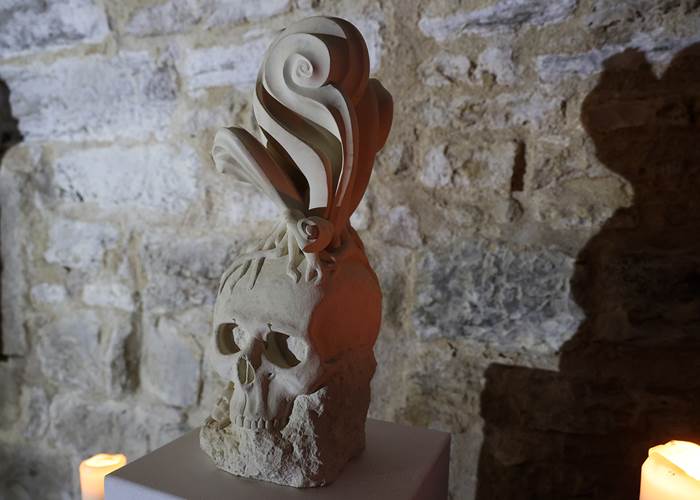 Exposition Onirisme au Château de Saint-Chamarand, Xavier Artesien, tailleur de pierre, Bruno Wagner, illustrateur de Fantasy