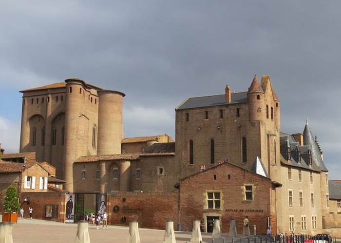 albi-place-archevêché-musée-toulouse-lautrec