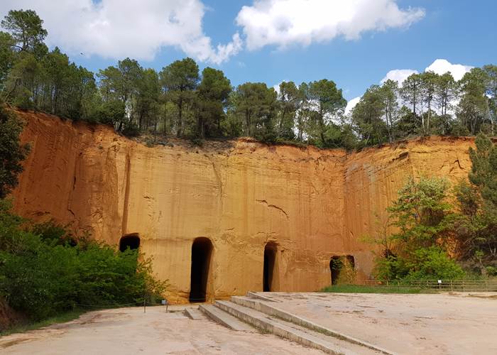 Entrée des mines de Bruoux  Provence - entre Gargas et Roussillon en Provence