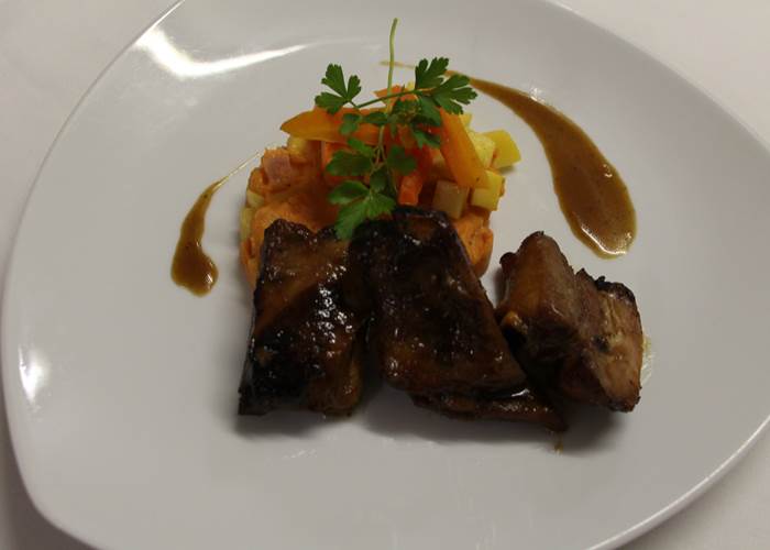 travers de porc laqué au miel et cumin, purée de patate douce