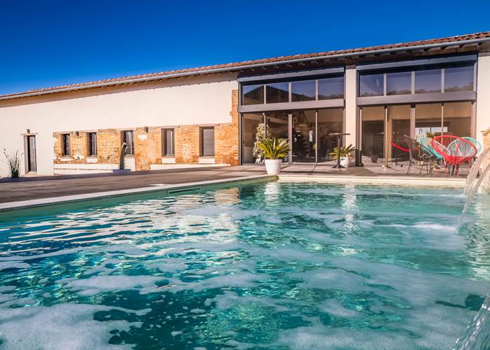 gîte, location de vacances, hébergement touristique, séjour, nuitée, maison de vacances, Lias, Bonrepose-sur-l'Aussonnelle, 32, Occitane, GERS, proche de forêt, centre-ville, pleine campagne, wifi, fibre optique, piscine jardin clos, terrasse, parking gratuit, cuisine équipée, barbecue, cheminée, climatisation, draps fournis, lave-linge, TV, Famille, groupe, grande capacité, 40 couchages, enfants bienvenus, séminaire, cousinade, randonneurs, amis, terrain de rugby, écrin d'amour , charme, authentique, luxe, insolite, calme, détente, nature, éco-responsable, durable, rénové, ancien, vue panoramique, atypique