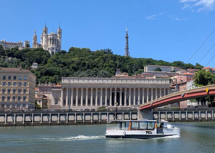 Visiter Lyon - Fleuve Rhône - Rivière Saône - Confluence - Navette fluviale - Visite - Lyon - Famille - Amis - Vacances - Week end