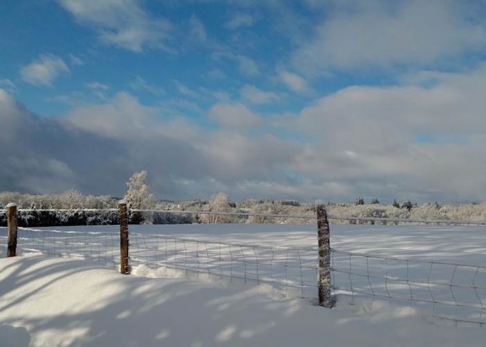 chambresdhote-vuedelachambre-neige-hiver-correze
