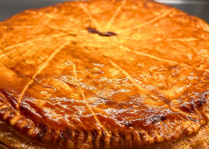 Galette aux fruits rouges et amandes maison