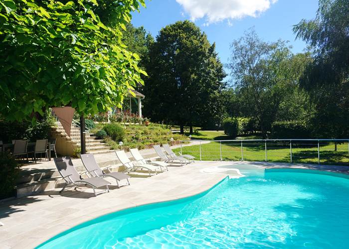 piscine chambre d'hôtes dordogne perigord Feuilllantines