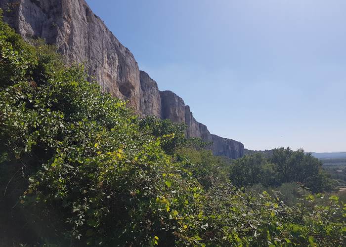 Falaise de la Madeleine à Lioux près de Saint-Saturnin les Apt