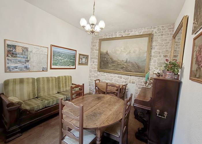 Salle petit déjeuner offert
