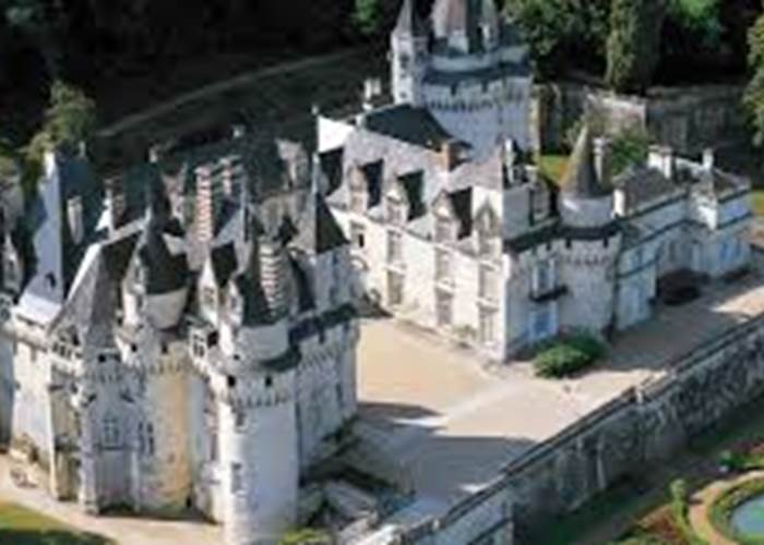 chateau-de-la-belle-au-bois-dormant-touraine-gite-jacuzzi