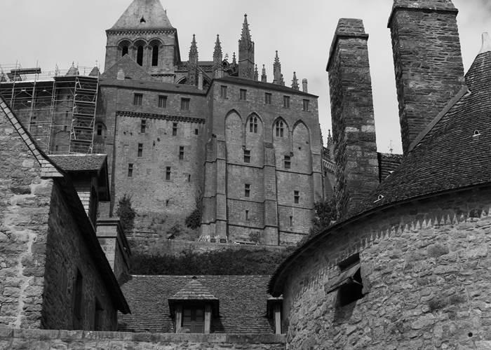 La Basilique vue de la rue principale