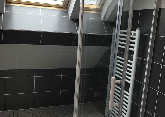 Hotel_de_la_plage_quineville_2_étoiles_salle_de_bain_rénovée